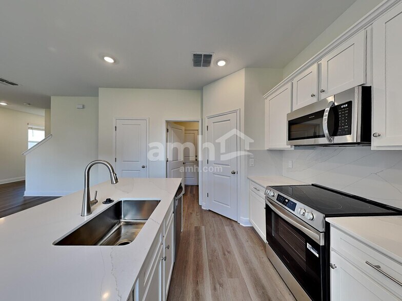 Building Photo - 5987 Sycamore Pl St