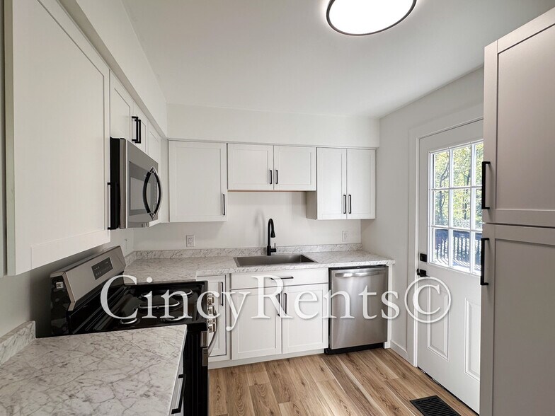 Building Photo - 6815 Sunray St