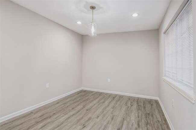 Building Photo - 1702 Athens Dr