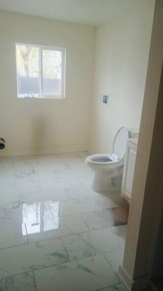 Building Photo - 690 W 8th St