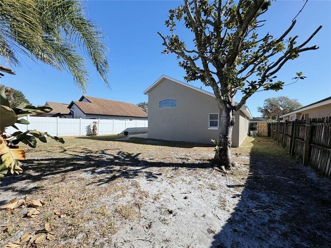 Building Photo - 8706 Fort Shea Ave