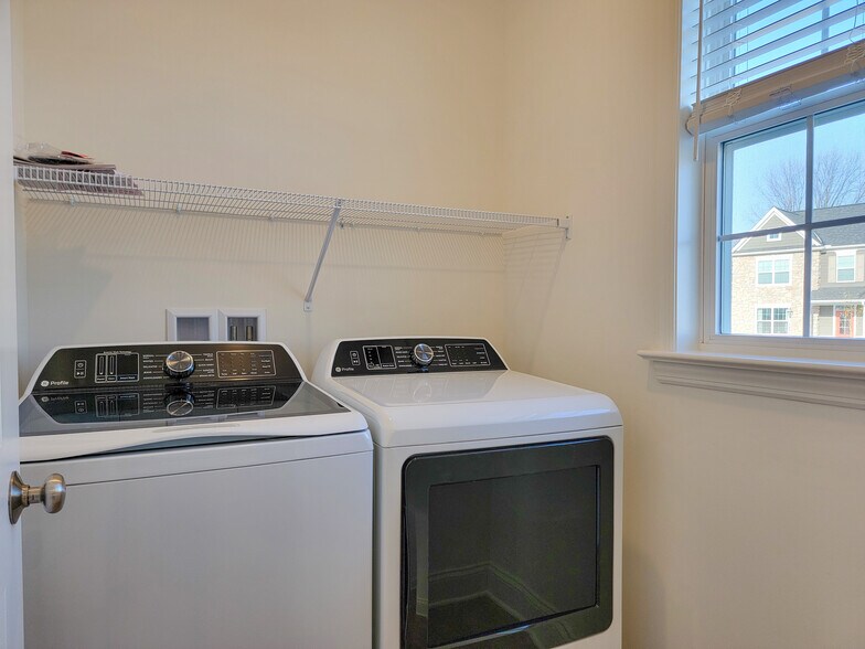 Building Photo - 2459 Spring Water Cir