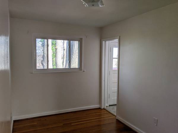 Building Photo - 925 N Montana St