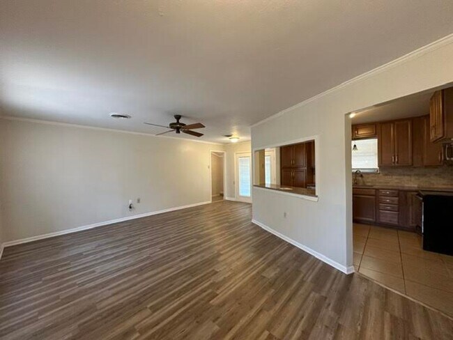 Building Photo - 301 Sunset Blvd