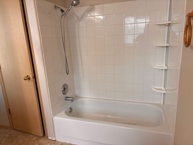 Building Photo - Beautiful and spacious East Anchorage home