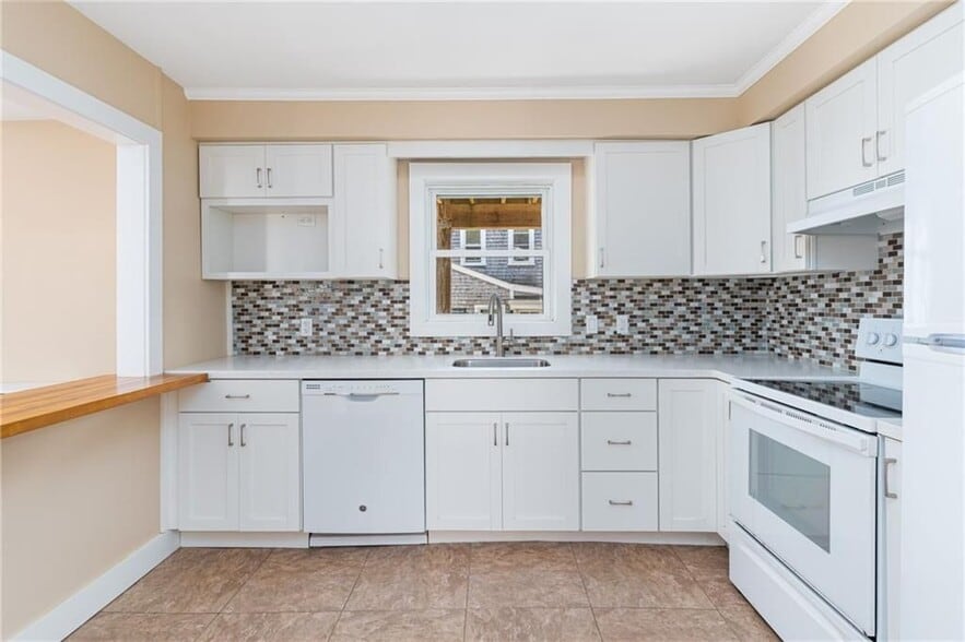 Building Photo - 23 Holland St