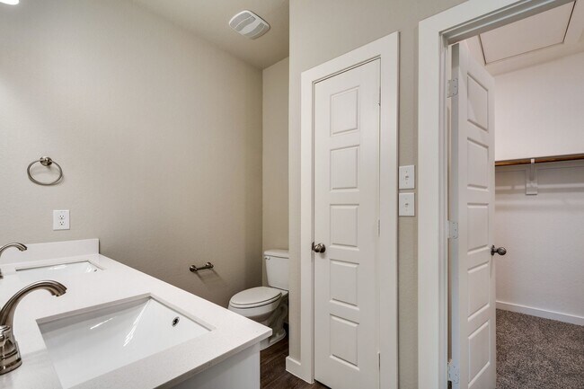 Building Photo - GORGEOUS 3 BEDROOM FOUR PLEX LOCATED IN MI...