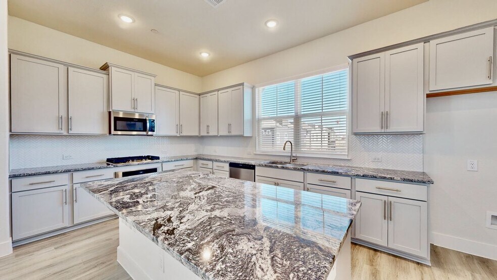 Building Photo - 833 Concan Dr