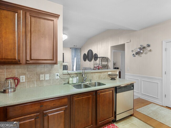 Building Photo - 353 Southgate Dr