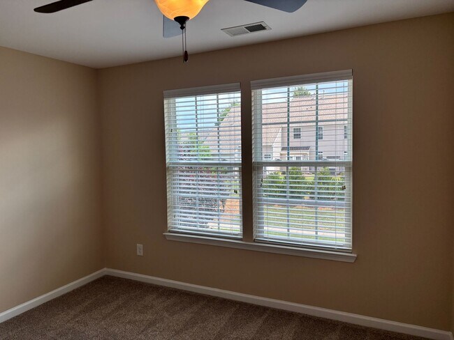 Building Photo - Beautiful End Unit Townhome in the McCarle...