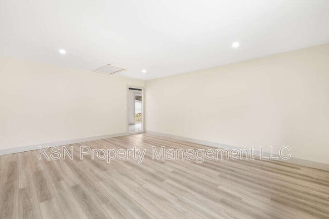 Building Photo - 106 Laurel Oaks