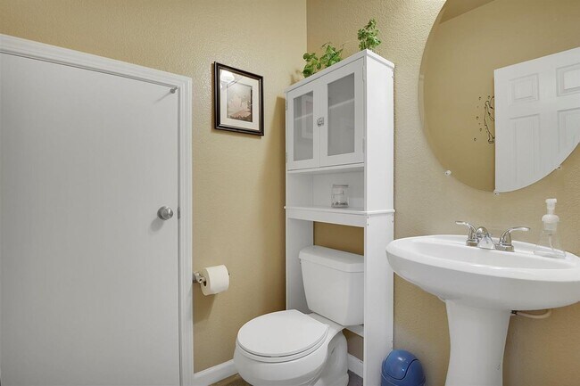 Building Photo - Beautiful 3 Bedroom Edgewater Home with Loft & 3-Car Garage