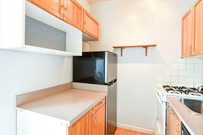 Building Photo - Charming & Bright Studio at River Place No...