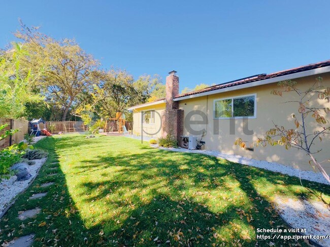 Building Photo - 500 Malaga Way