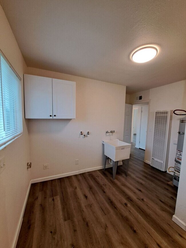 Building Photo - Single Level 2-Bedroom Home in Madera!