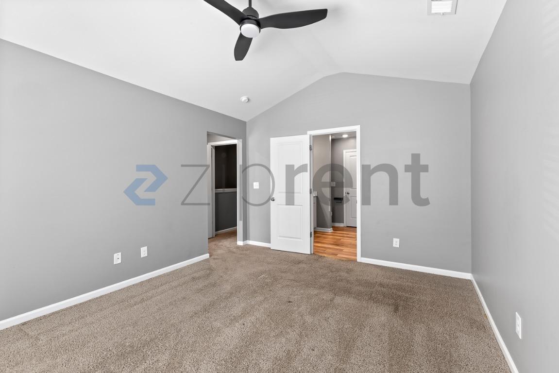 Building Photo - Unit