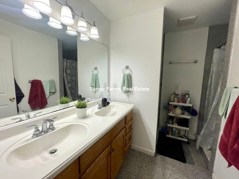 Building Photo - 10 Parker Hill Ave