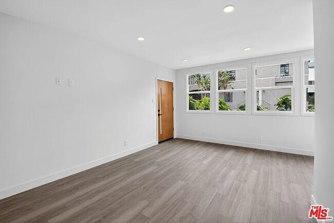 Building Photo - 132 S Edgemont St