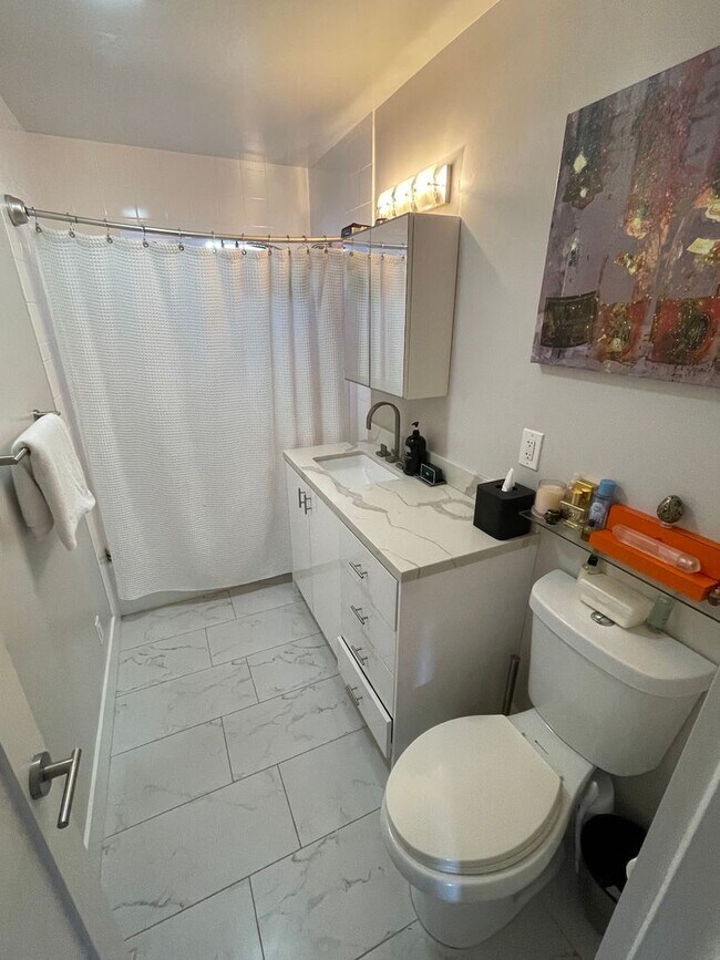 Building Photo - Newly Remodeled Home with HUGE Fenced Yard