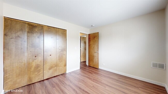 Building Photo - 29W542 Country Ridge Dr