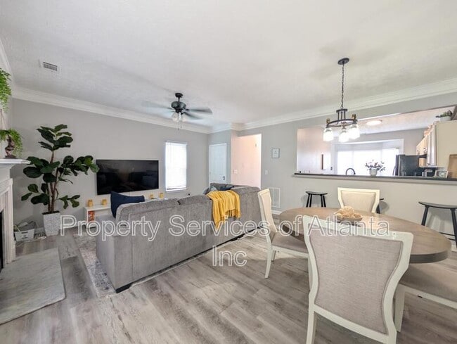 Building Photo - 5690 Hampton Ct