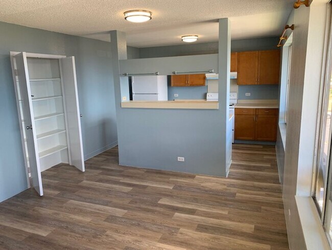 Building Photo - Palehua Villas, newly renovated breezy 3 bed, 2 ba, 2 parking stalls, water/sewer