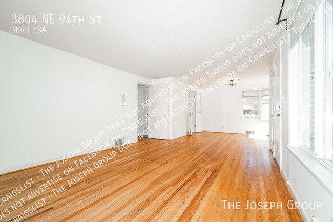 Building Photo - 3804 NE 94th St