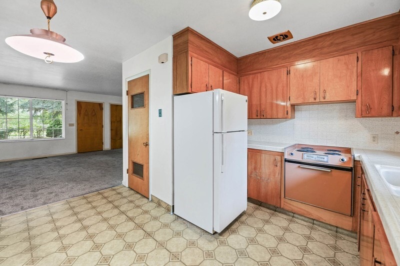 Building Photo - 881 4900 S
