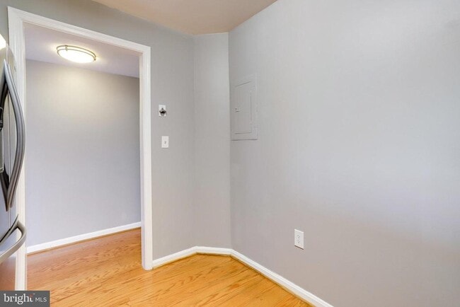 Building Photo - 545 E Braddock Rd