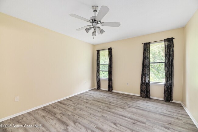 Building Photo - 225 S Tropical Trail