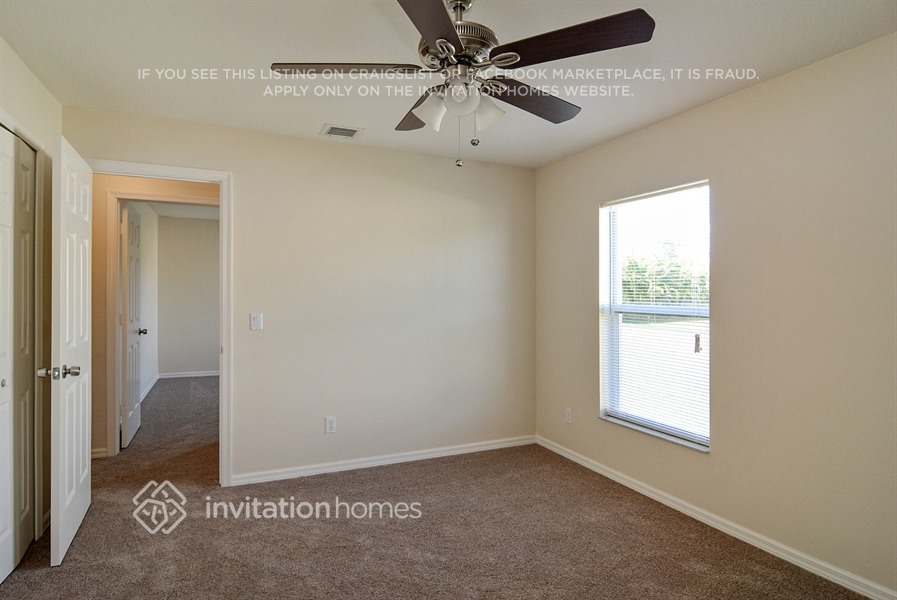 Building Photo - 2090 SW Capeador St