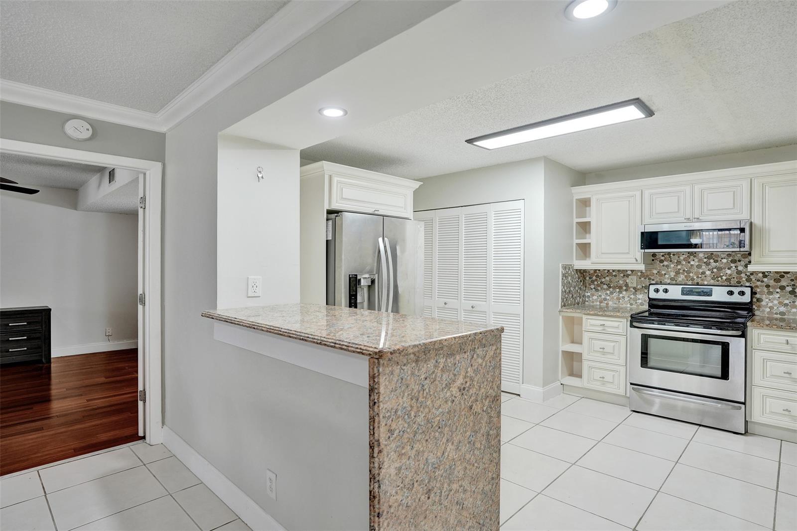 Building Photo - 12215 Royal Palm Blvd
