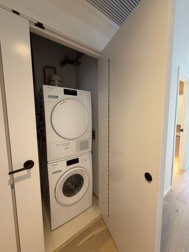 Building Photo - $4200, 1BR/1BA/1PKG Secured, The Park @Ward Village, Luxury Living