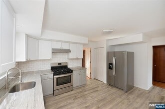 Building Photo - 11 Gregory Ct