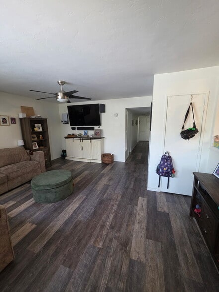 Building Photo - 598 Tam O Shanter Dr