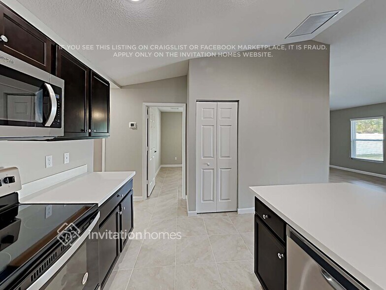 Building Photo - 1909 SW Hampshire Ln