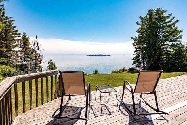 Building Photo - 278 Scenic Dr FURNISHED 4 BR On Lk