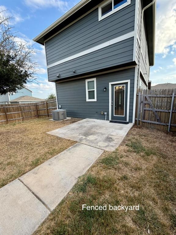 Building Photo - 2204 Langdale Ln