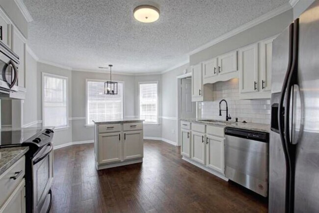 Building Photo - 6479 Stone Lake Dr