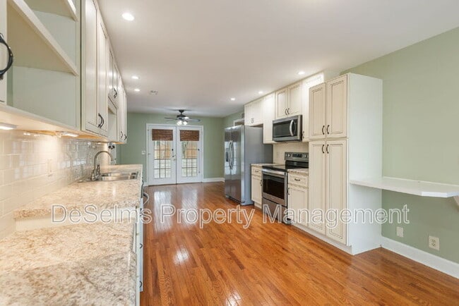 Building Photo - 5120 English Village Dr