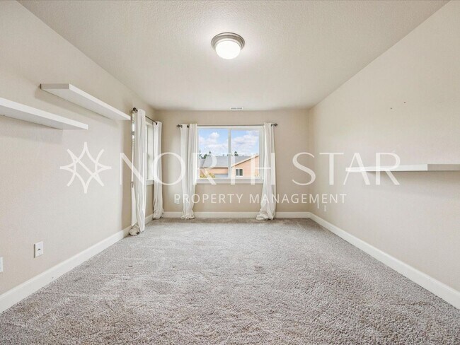 Building Photo - Tuscan Hills Traditional in Happy Valley