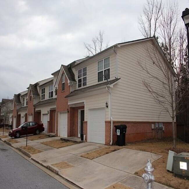 Building Photo - 4989 Lower Elm St