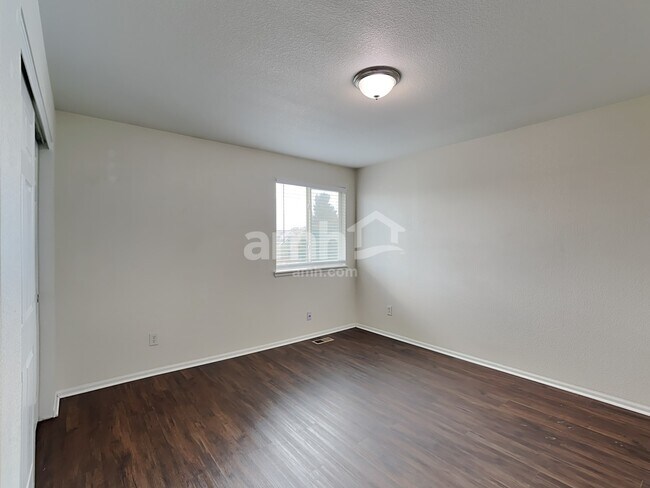 Building Photo - 9836 Kenton Cir