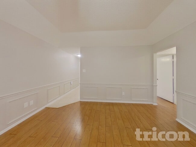 Building Photo - 417 Bryan Dr