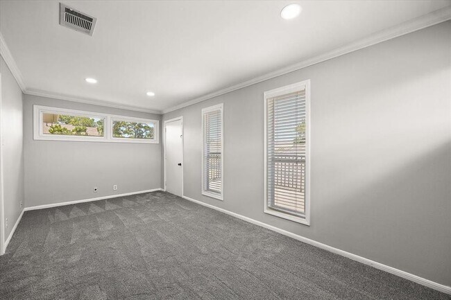 Building Photo - 627 Chadbourne Ct