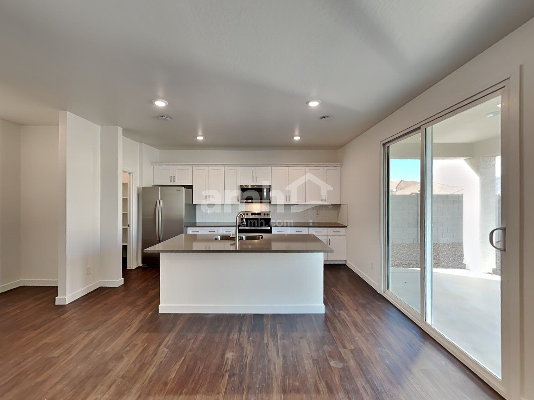 Building Photo - 2124 W Alicia Dr