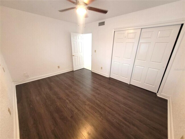 Building Photo - 356 E Overbrook Dr