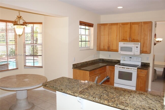 Building Photo - 2568 Jardin Pl