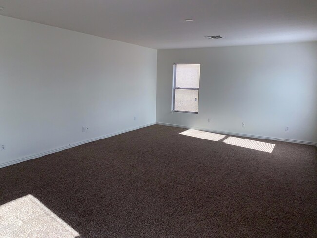 Building Photo - Affordable 5 Bedroom Living in Growing Maricopa