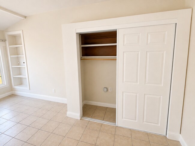 Building Photo - 546 El Camino Ave